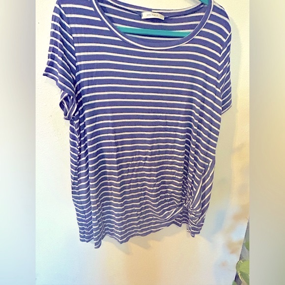 Short Sleeve T-shirt with twisted decorative element on bottom hem. - Picture 1 of 7